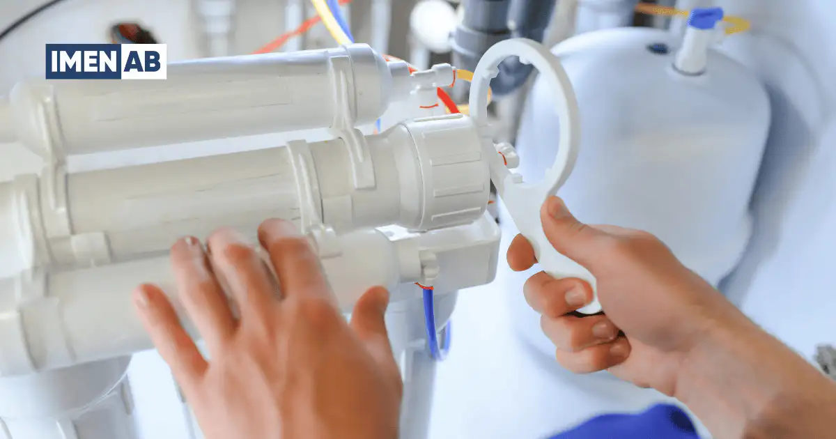 تعویض فیلتر تصفیه آب خانگی